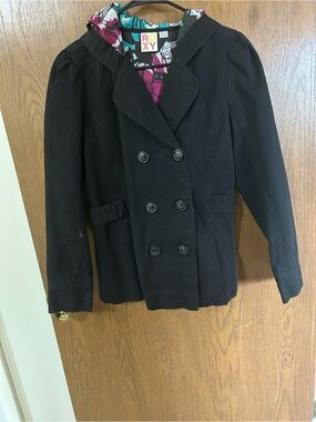 Medium Roxy Black Coat with Purple and Teal Printed Lining has hood